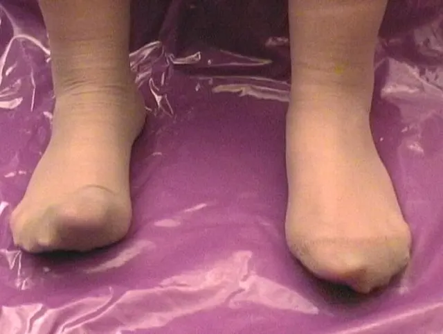 Gina pisst 3x und das in Nylons