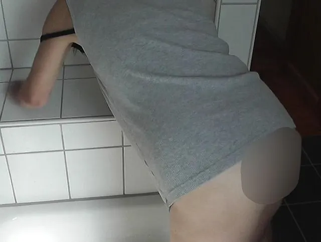 Im Badezimmer ins Gesicht gespritzt