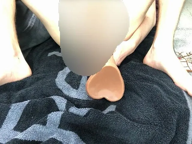 Video 152 - Geiles Dildospielchen schoen tief rein den Monsterdildo - Cam 1 Teil 01-10