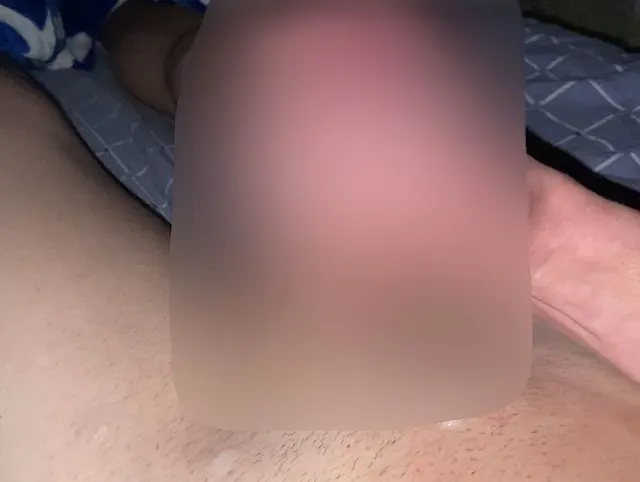 Sperma schießen und auf meinem Bauch reiben! POV!