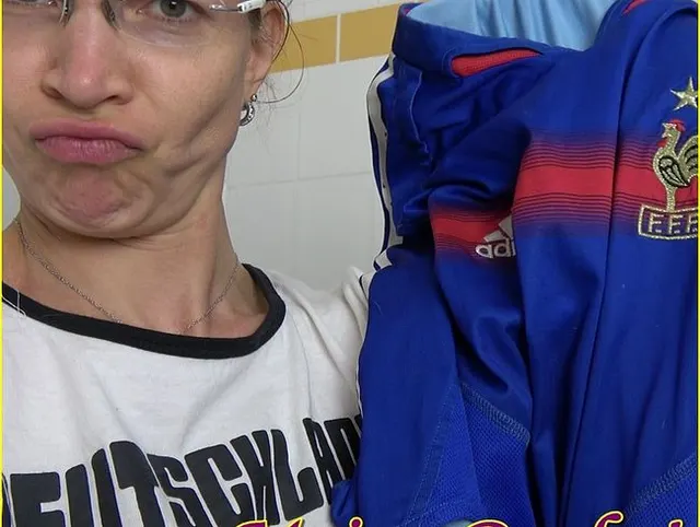 RACHE! Der EM Piss aufs Shirt!