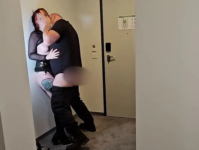 Im Hotelflur nach der Messe klargemacht