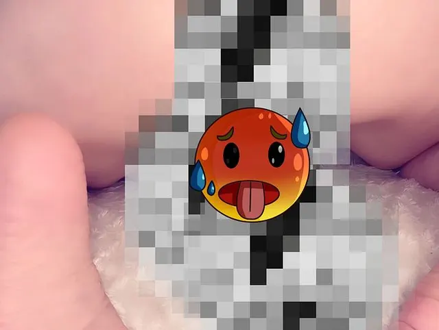 Dreist den Dildo meiner Freundin mit meiner engen Pussy abgeritten