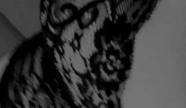 Unter meiner Unterwäsche warten Brüste zum massieren.. (no audio)