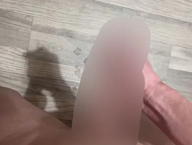 Nahaufnahme, meinen rasierten Schwanz wichsen und schnell abspritzen! POV!