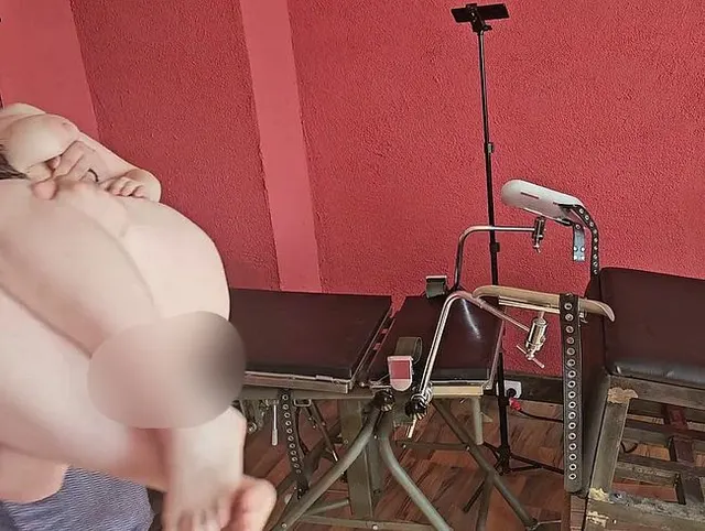 Habe Ceira zu Besuch und sie darf die Neue Fickmaschine Testen 1/4