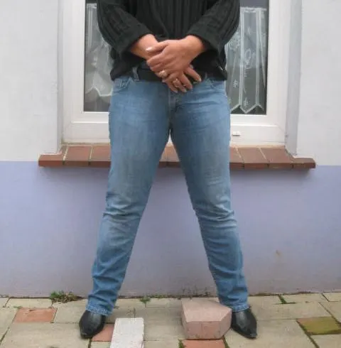 OUTDOOR PISS