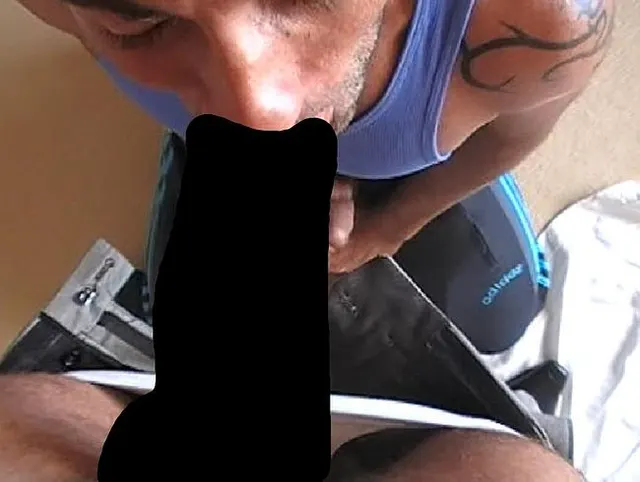 I suck the monster dick of appartement sellor