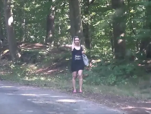 Outdoorfick während der Pipipause