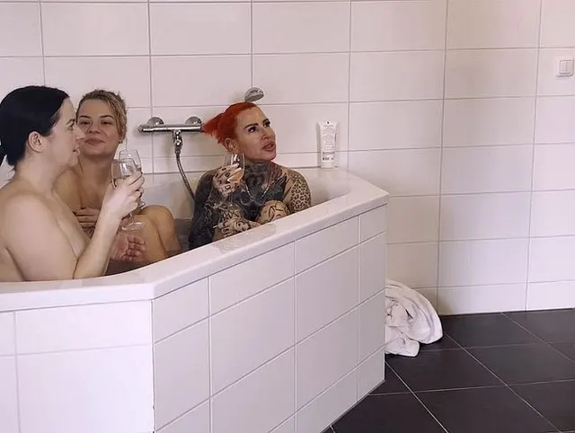 Mädels Tag endet im perversen Gruppensex, so war das nicht geplant!