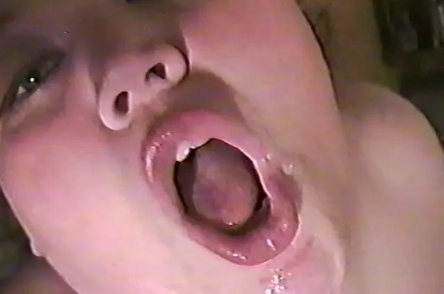 bespermtes Teeny Schlampenmaul
