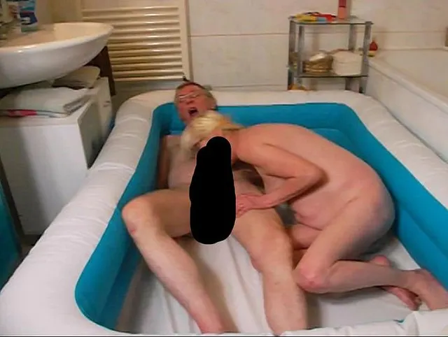 Fotze verwöhnt und sie bläst geil
