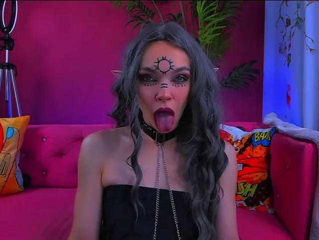 Dark Elf gibt einen leidenschaftlichen Blowjob!