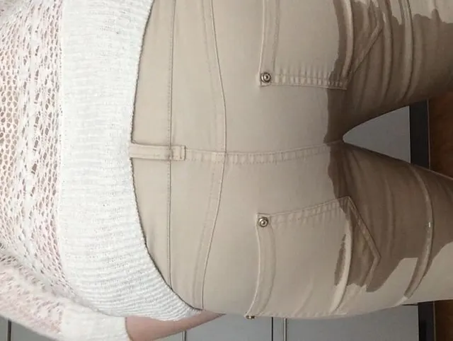 Jeanspiss in Küche