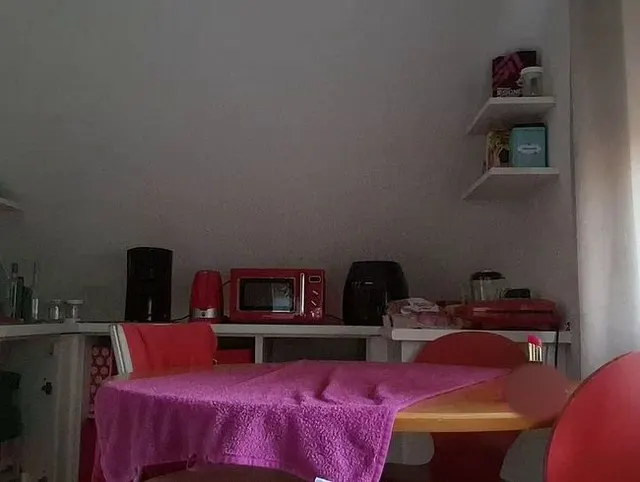 Auf dem Küchentisch meiner Schwester! Selbstfick mit ihrem Dildo!!!
