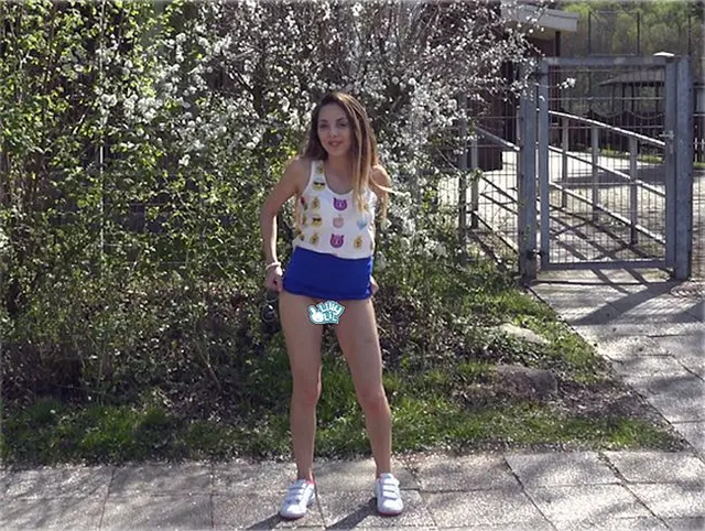 Bisschen Pipi von Lilly dann spritzt dein Willi!!!