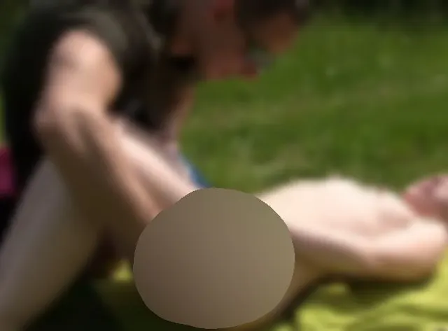 Schüchterne Muschi beim Ficknick mit alten Schulfreund!