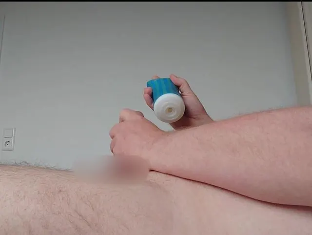 Spaß mit dem Tenga Masturbator 2 ** Abspritzen **