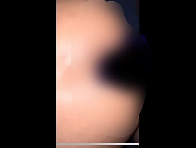 Ein geiler Ar***fick und cumshot über ihre Sohlen