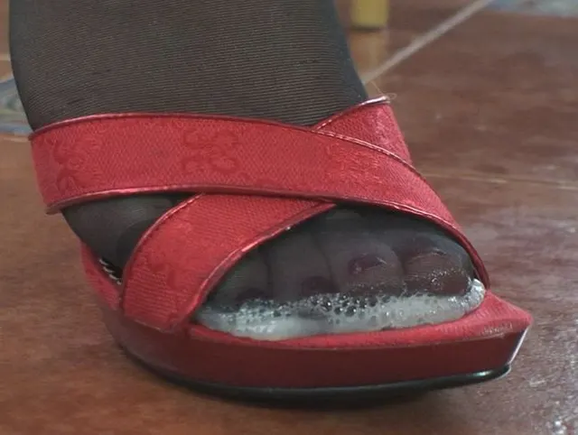 SPERMA CRUSH IN HEELS *HDV*