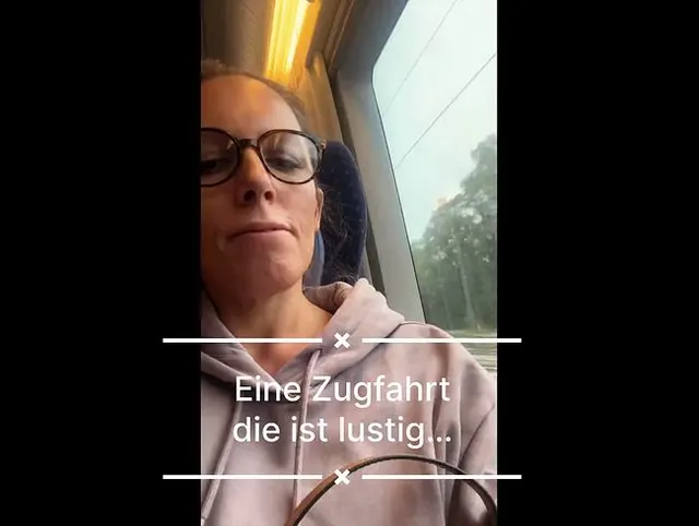 Auf der langweiligen Bahnfahrt, vertreibe ich mir auf der Toilette die Zeit